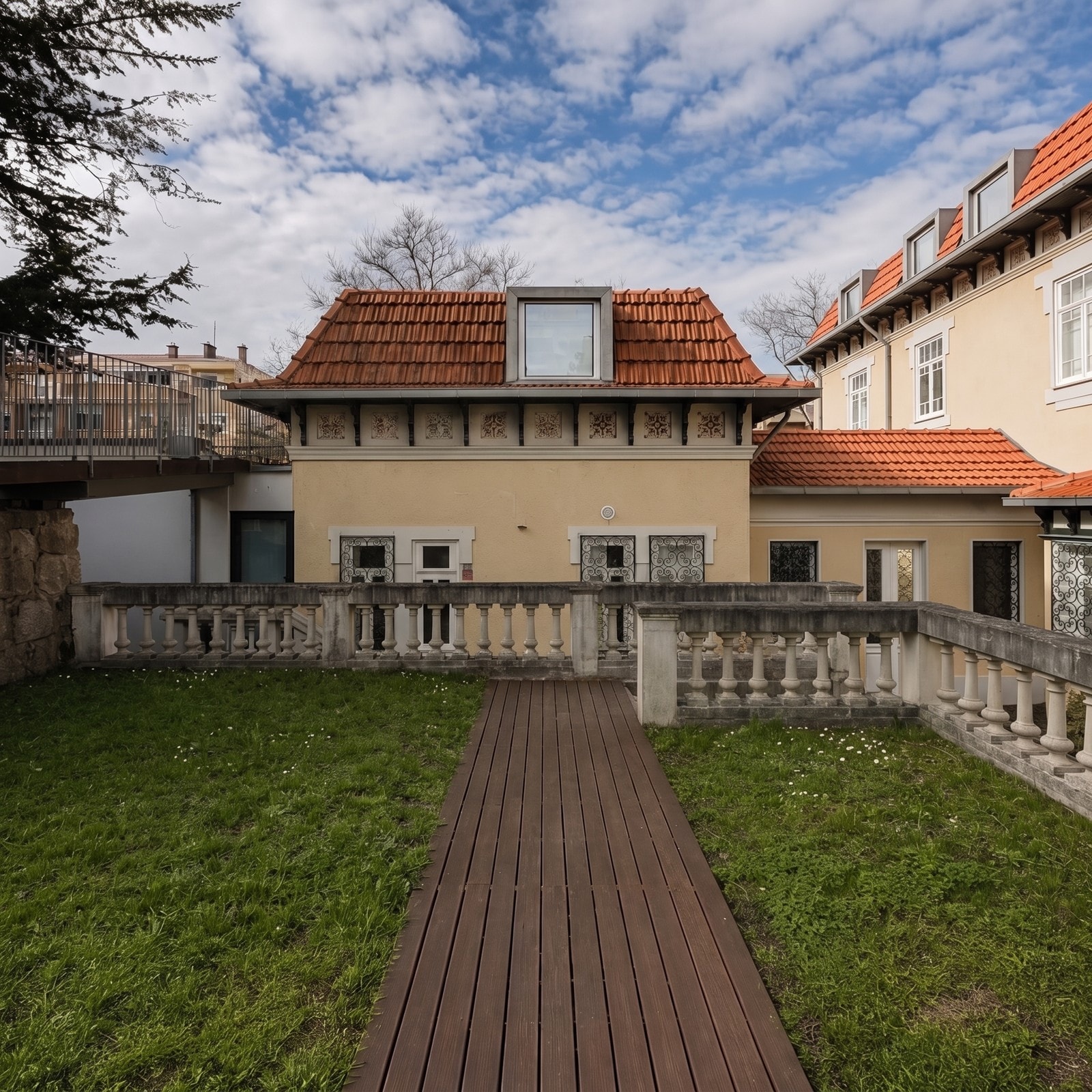 Empty terrace before MoveIn furnished it